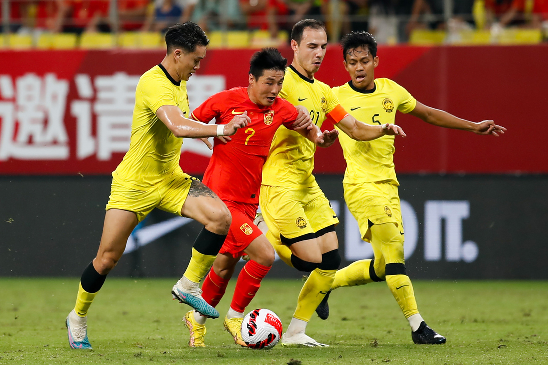 包含体育赛场上的中国队备战工作鏖战如火如荼的词条