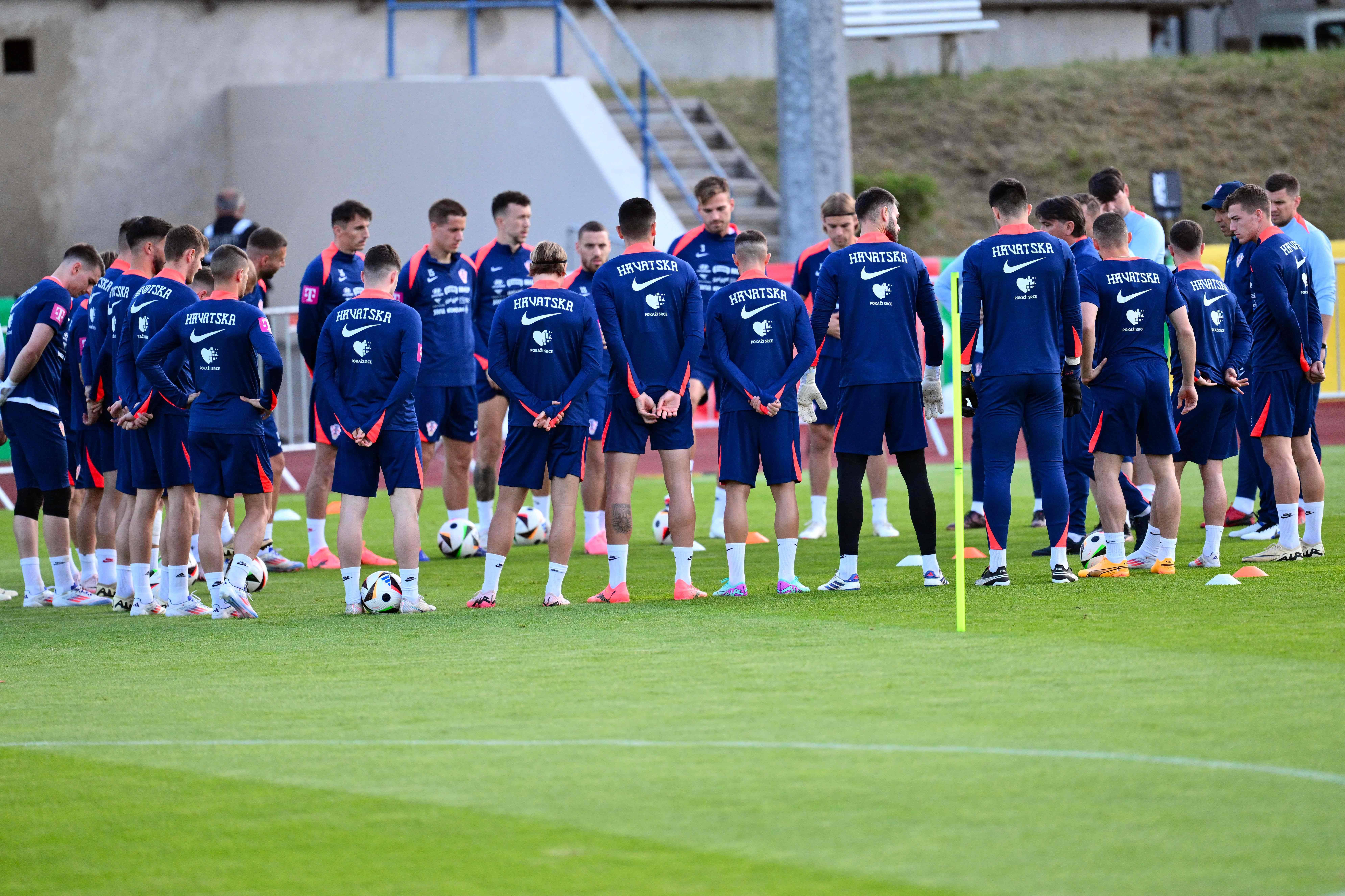 关于球队名单公布,各国队员备战备战欧锦赛的信息 关于球队名单公布,各国队员备战备战欧锦赛的信息